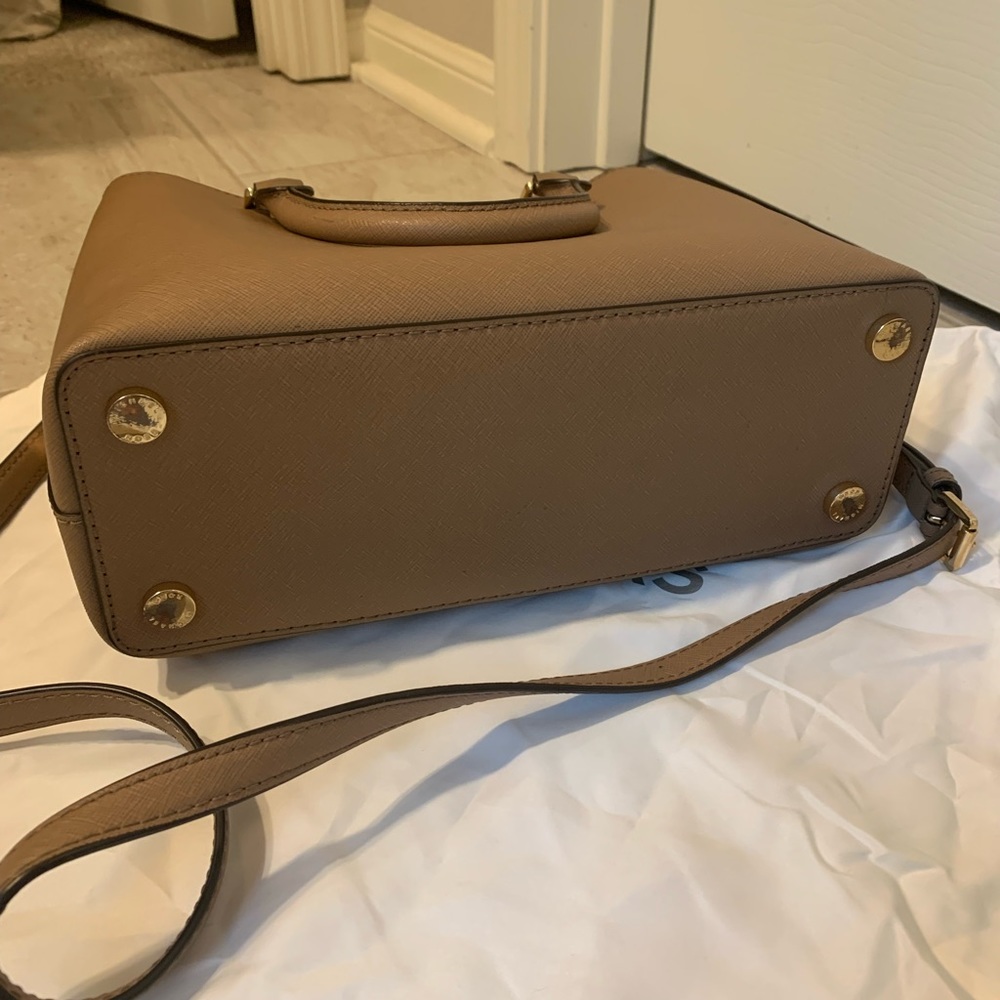 Michael Kors Medium Crossbody Bag Tan Leather - Picture 7 of 8